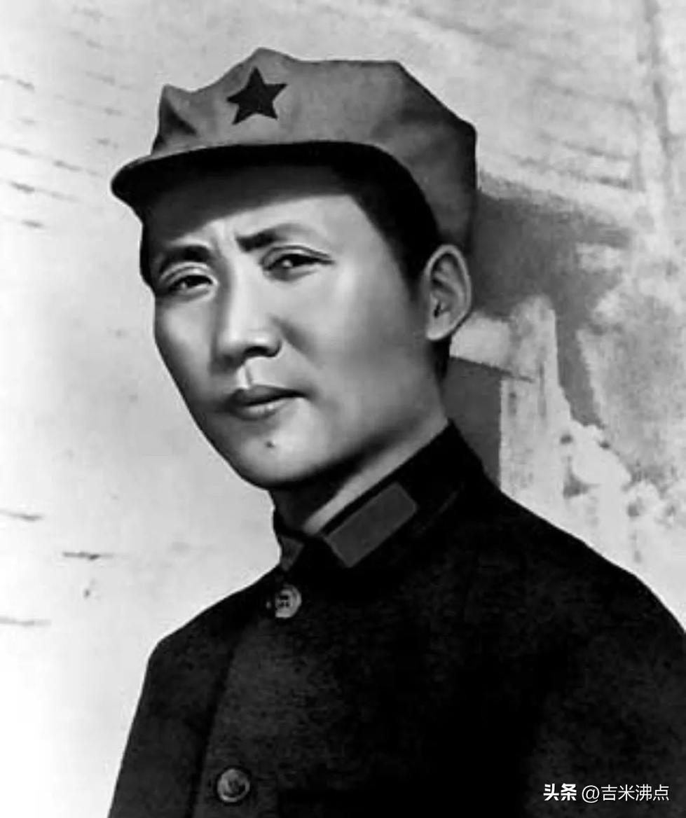 猪油罐子没进中南海，朱老总拎着它站在风里，毛主席办公室的灯亮着却没开门。
这事儿