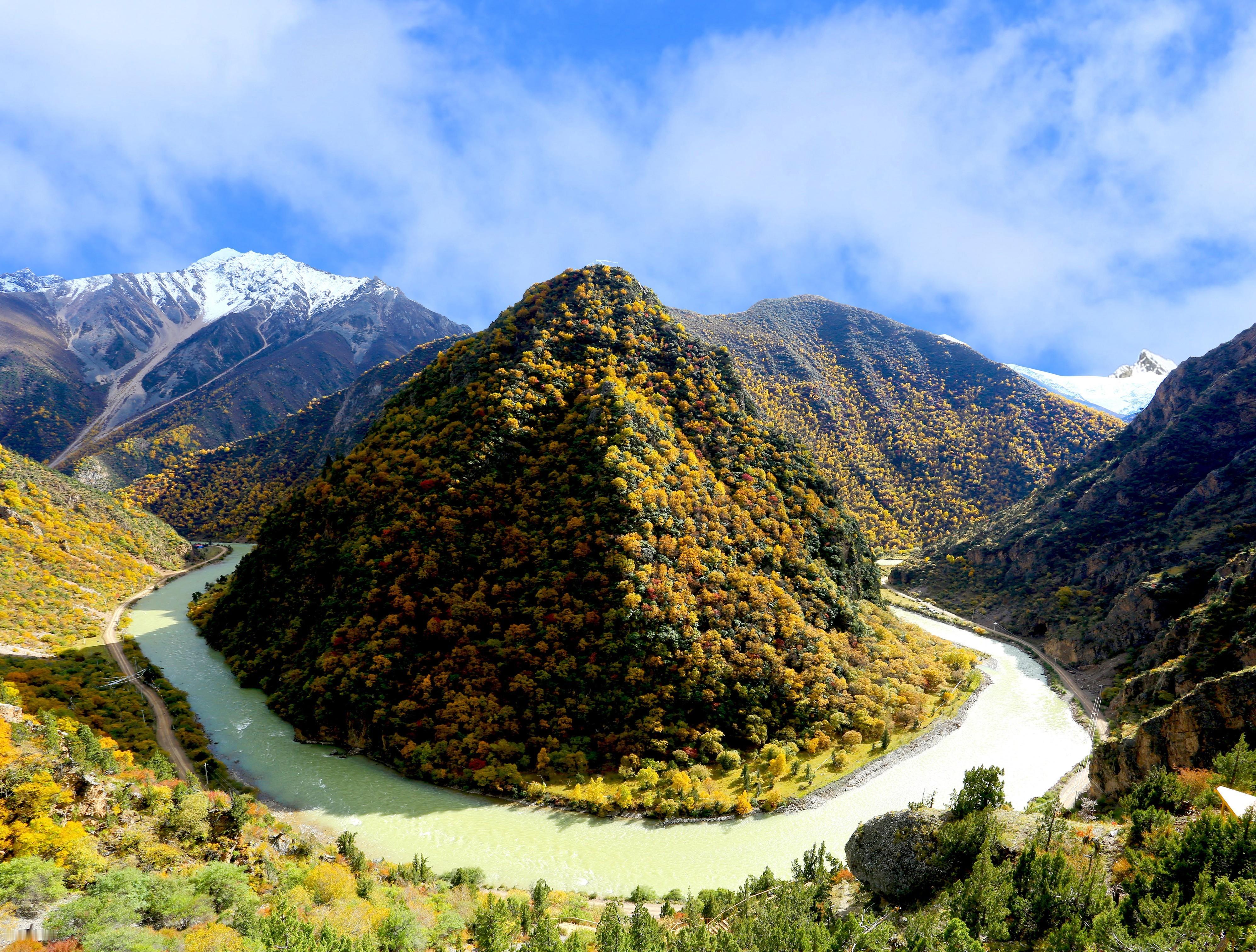 五月赴藏北，风光醉人心。5 月 19 日那曲重磅启幕，圣湖成画、雪山守望、生灵自