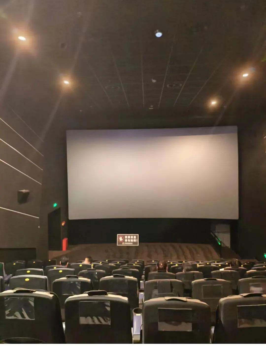 #随手记录秋日生活#电影院延迟放映影片长达一个小时，居然没有道歉 没有退票 没有