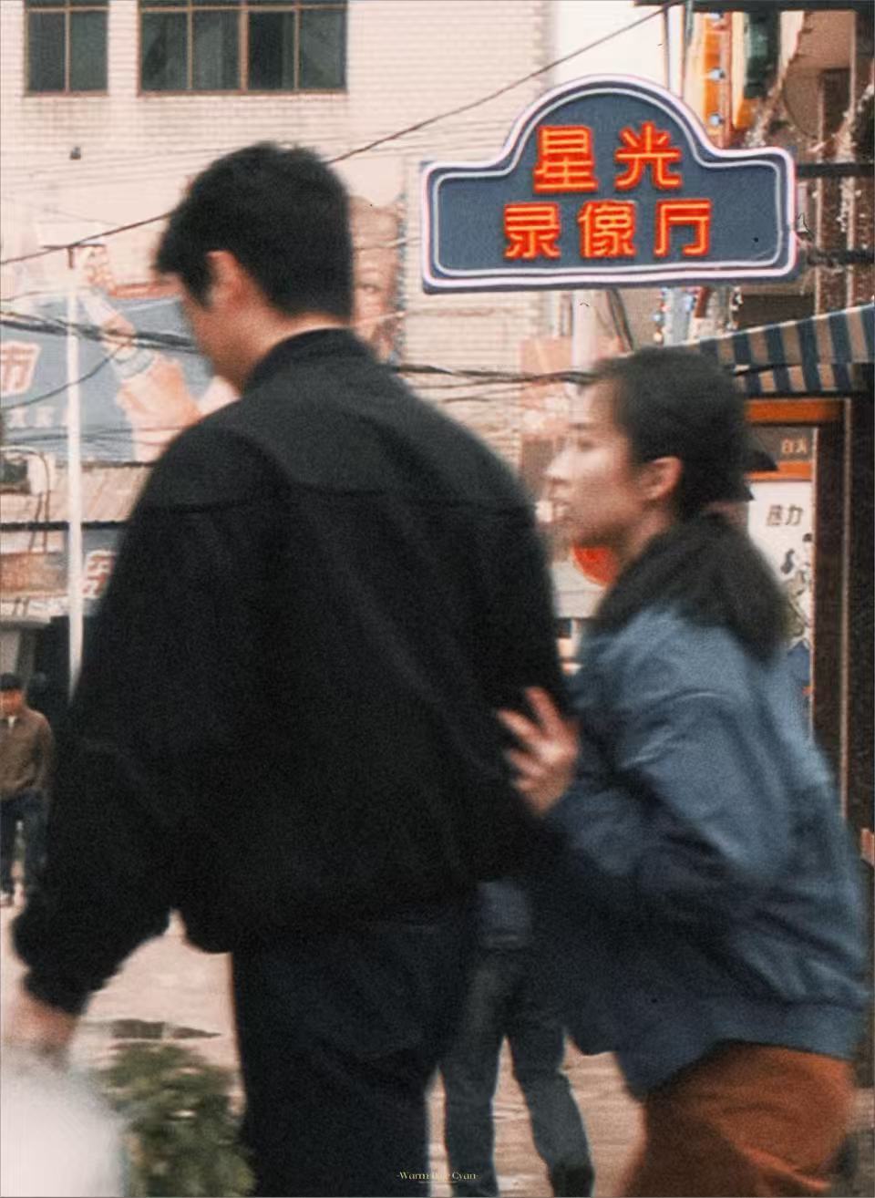 许凯一次开朗换来终身内向被许凯的反应笑不活了，本来好好主动搭话超大方，结果一句初