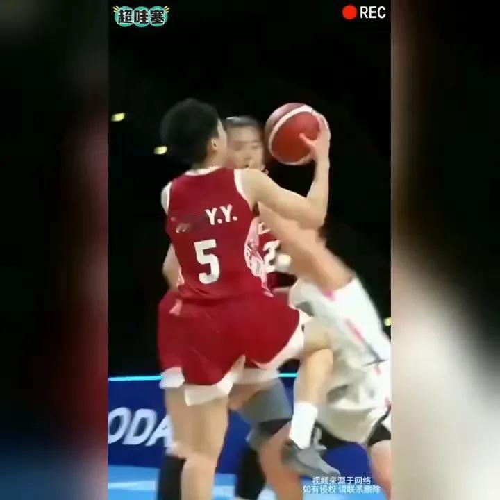 不简单大运会女篮赛中国队闯进决赛一一
2025年7月24日凌晨，世界大学生运动会