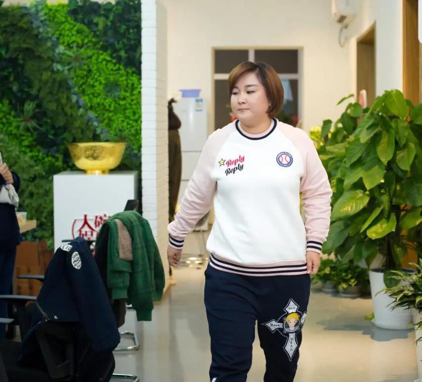 贾玲变了？不，她只是终于活成了自己。

外界说她“性情大变”，有人说她“飘了”，