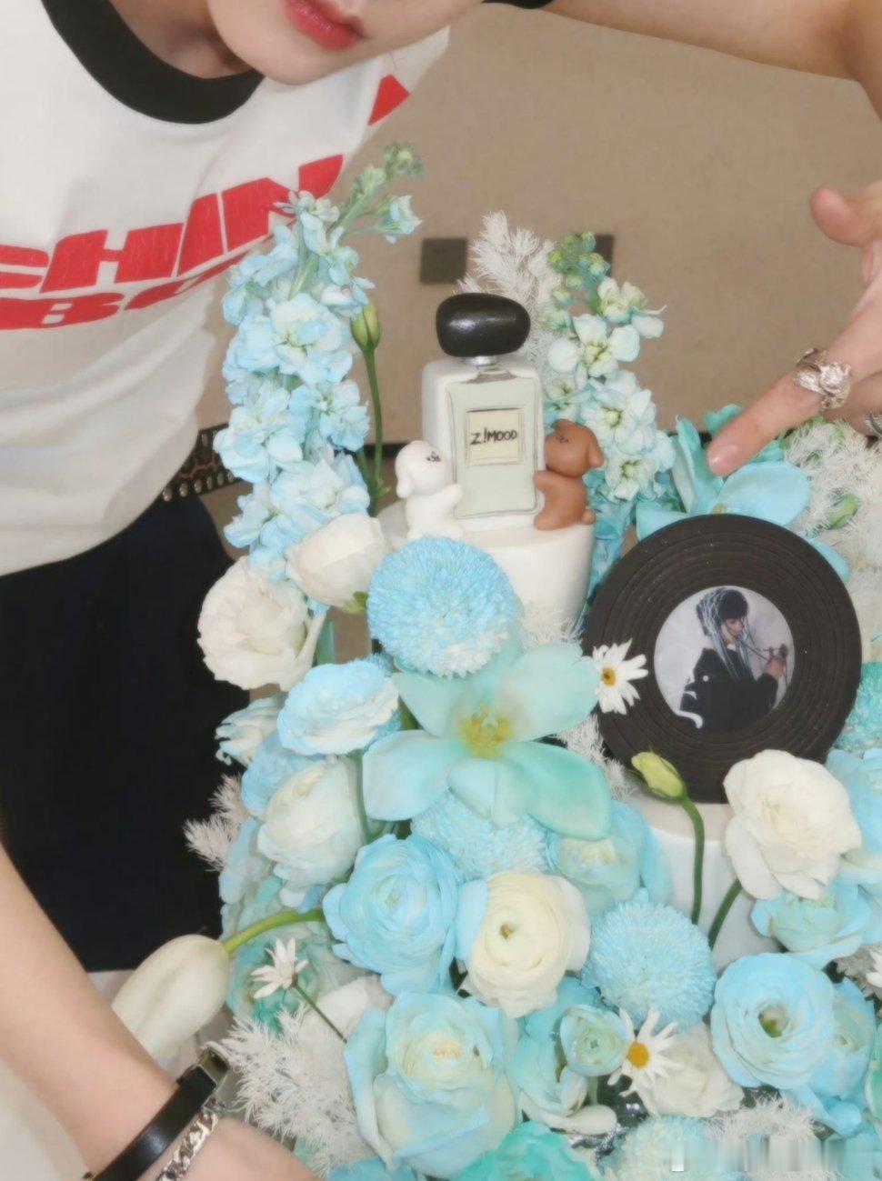 张子墨 专辑里会不会有滋滋墨自己调的香水呢