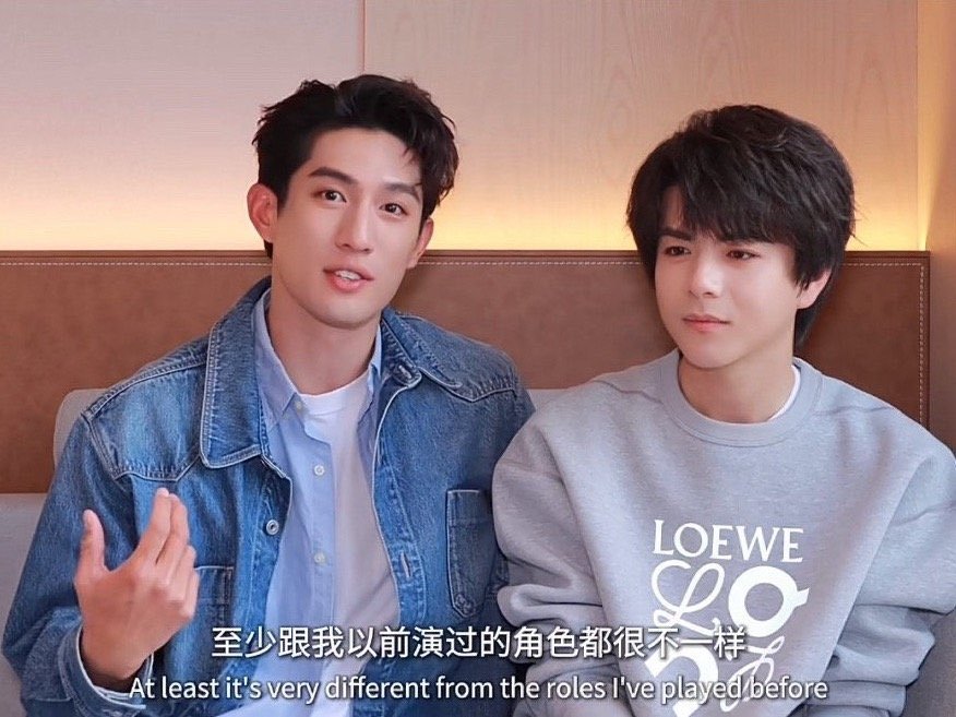 政瞳 “他们表达爱意的专属方式，百分之百就是互相穿对方的衣服。” 