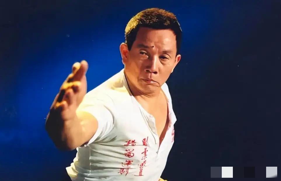 港星刘家良的骨灰被盗了。近期有境外犯罪团伙连环作案，他们偷盗这些名人和富豪的骨灰