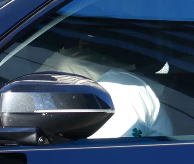 ❤️《Hello!》杂志拍摄到了姆巴佩开着小车在爱珀斯托家楼下等她。两人低调地在