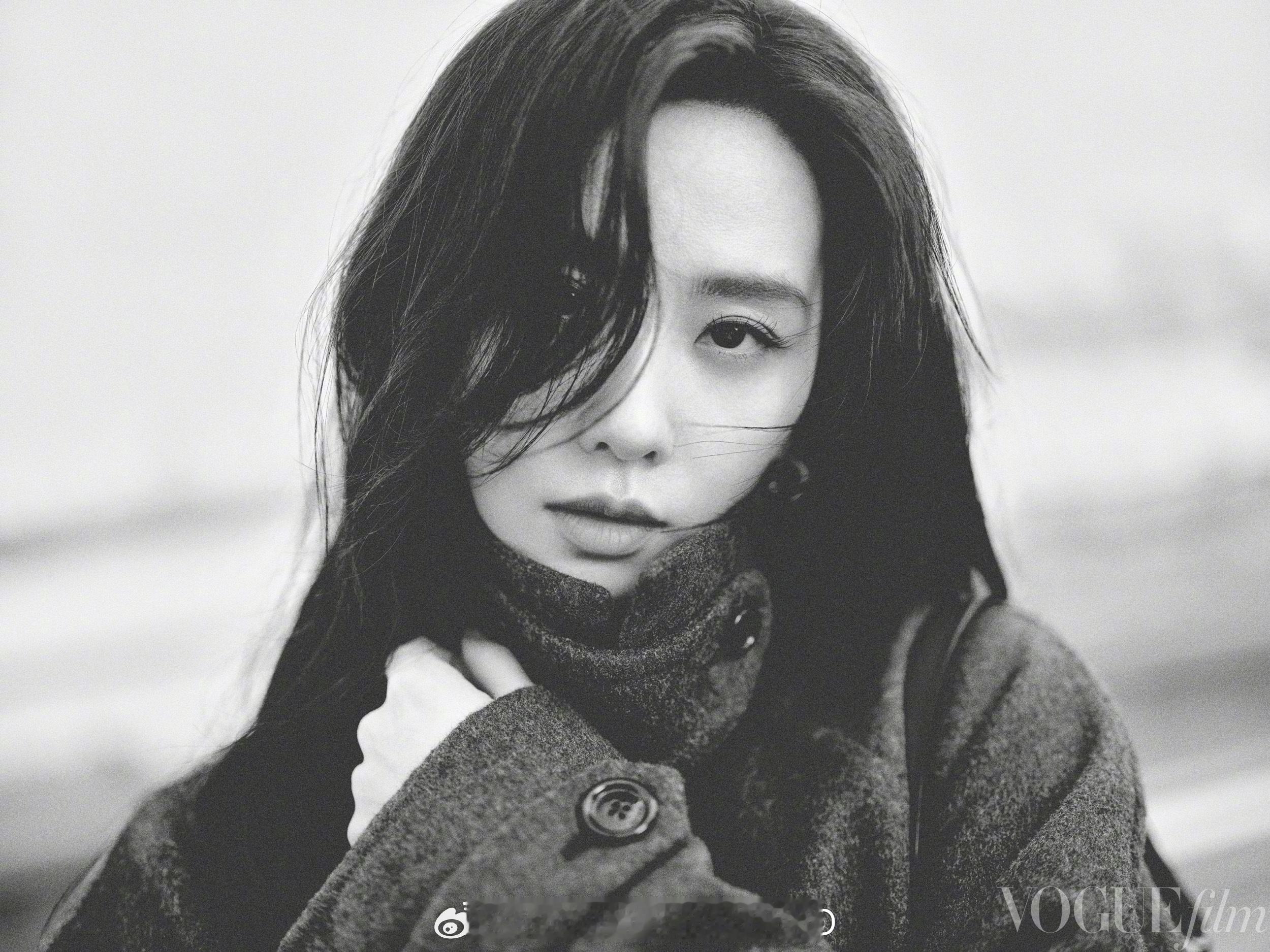 刘诗诗vogue最新大片，冷御高级时尚感的美！！[好喜欢][好喜欢] ​​​