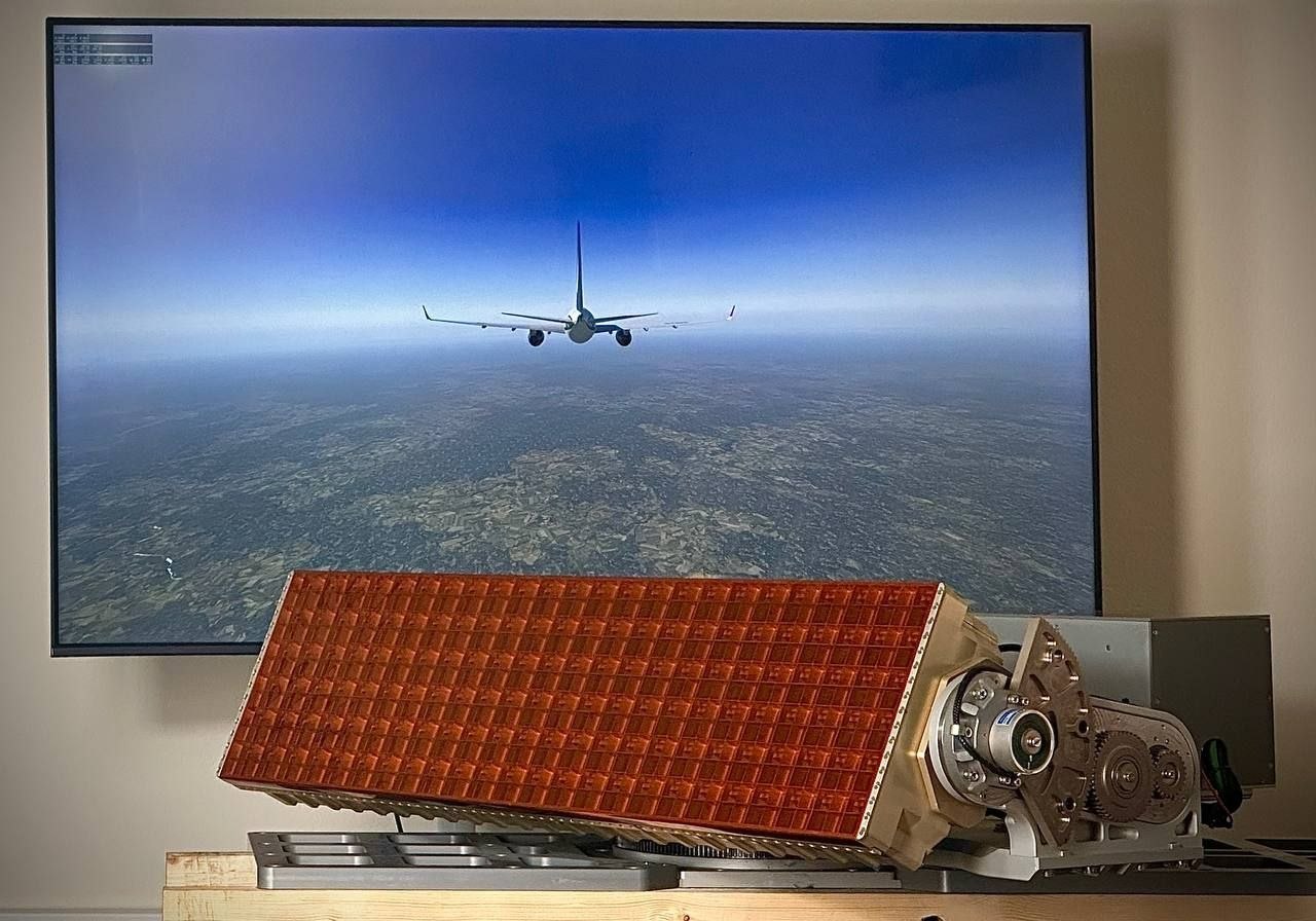 莫斯科无线电通信科研所研制卫星天线，可为俄罗斯航空公司提供机上互联网接入服务  