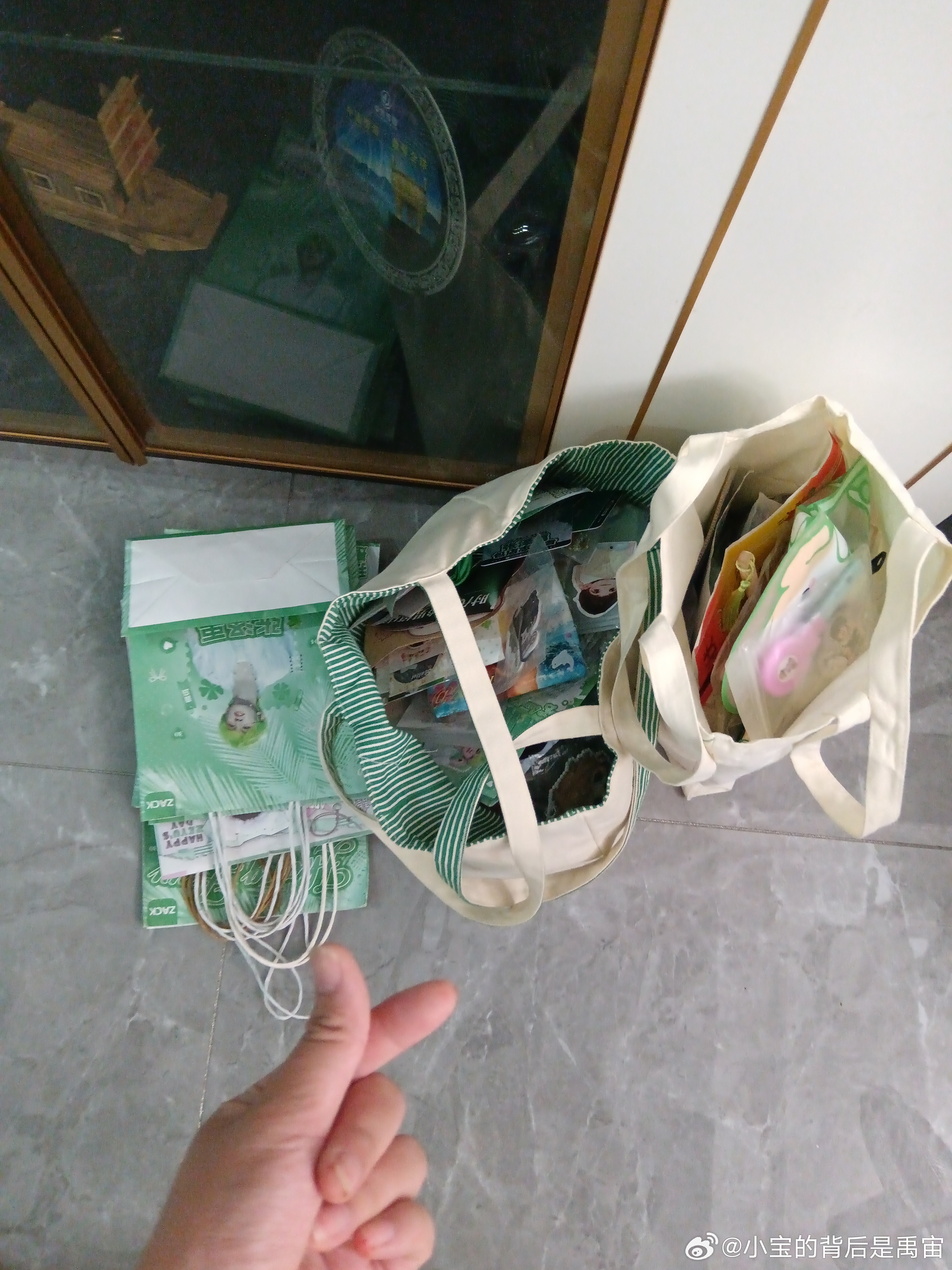 两兜子礼物根本不舍得拆开啊全是宝丝对我的爱 