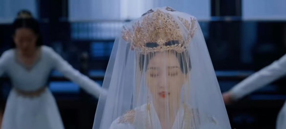 张婧仪和陈小纭演的同一个角色现在甚至连造型都差不多 