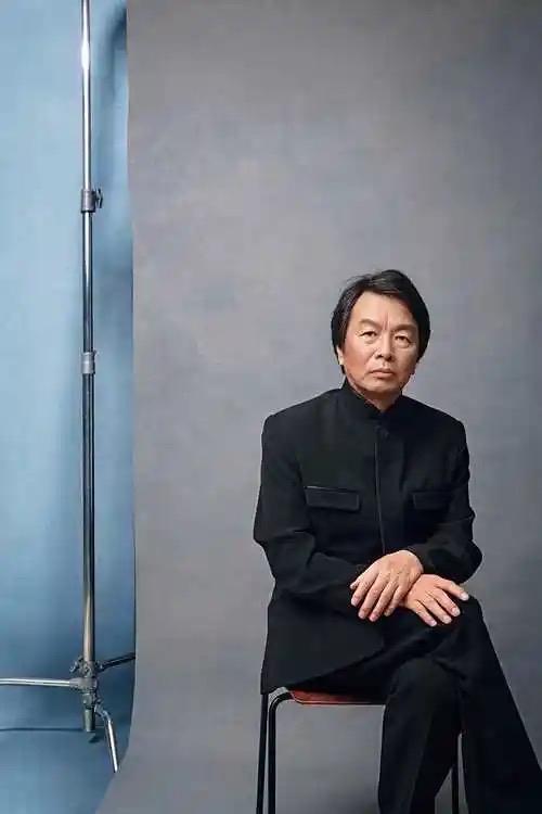 刘震云说：“没钱的时候，舍得卖力，钱就来了，这叫天道酬勤；有钱的时候，舍得花钱，