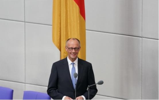 德国选举爆出大冷门，对华强硬吃大亏！外长急忙打电话求和，西方政客终于看清光喊对抗