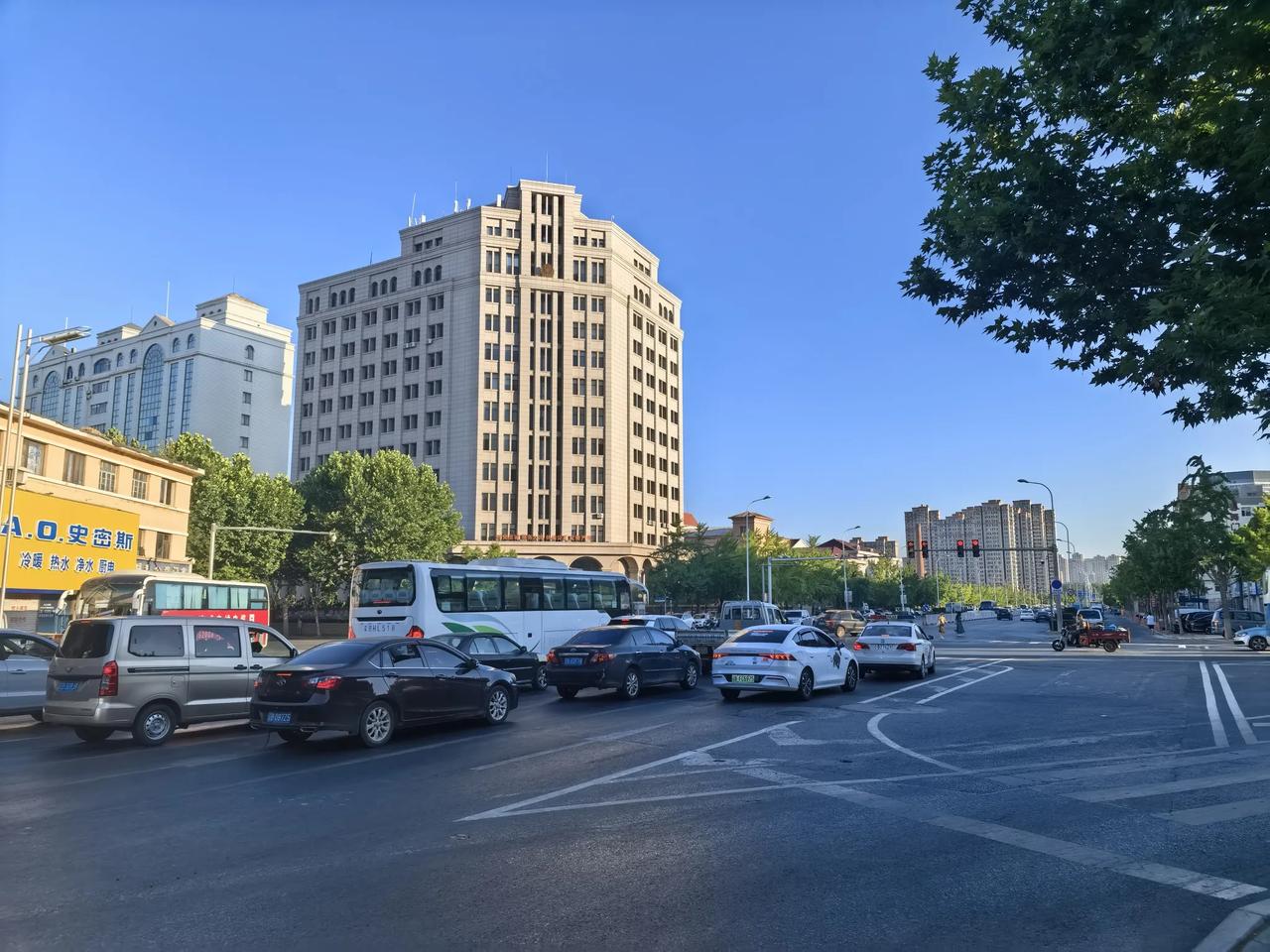 今天是8月5日，地理坐标大连市金州区。
今天早上出门上班，能很明显地感受到气温稍