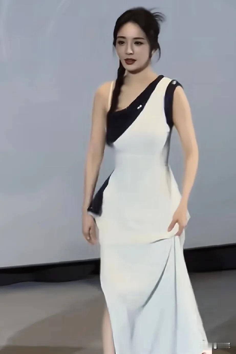 杨幂红毯时刻 亮相，👗✨