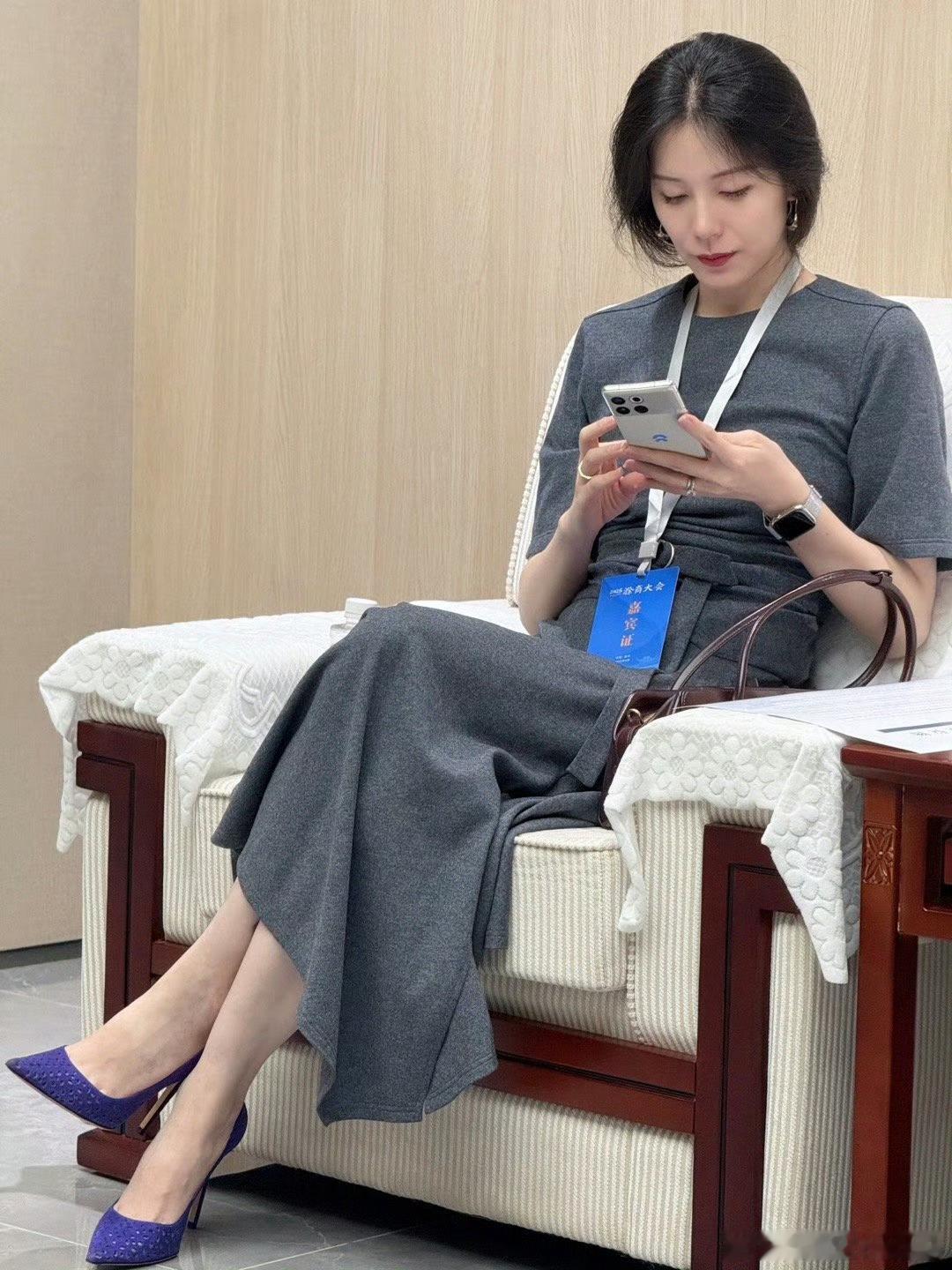蔚来老板娘私下真用蔚来手机。 