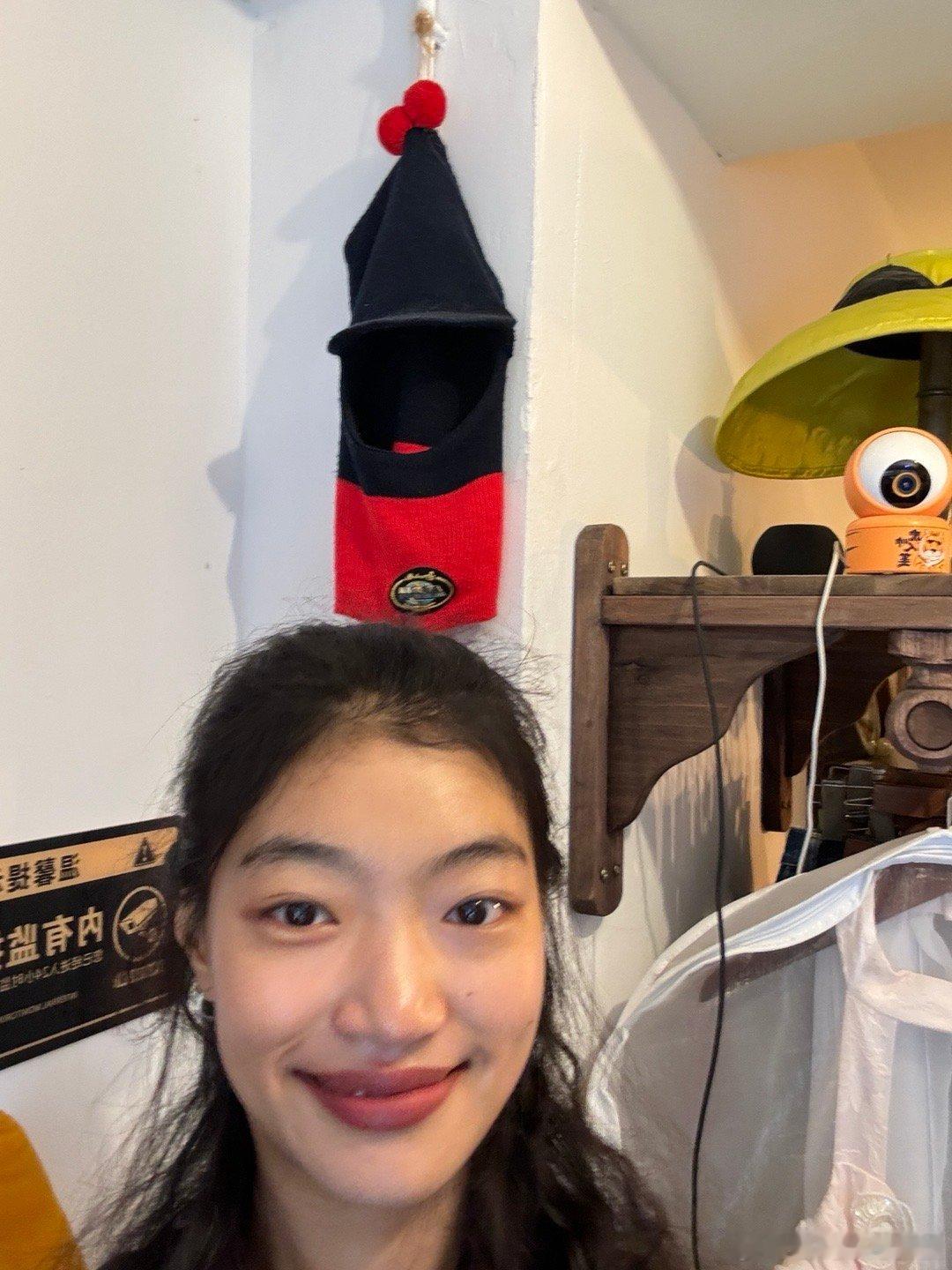钉 又见面了你爱吃的蒜香法棍你的灯罩小帽还是白葡萄依旧萨尔瓦多上次没来得及喝的绿