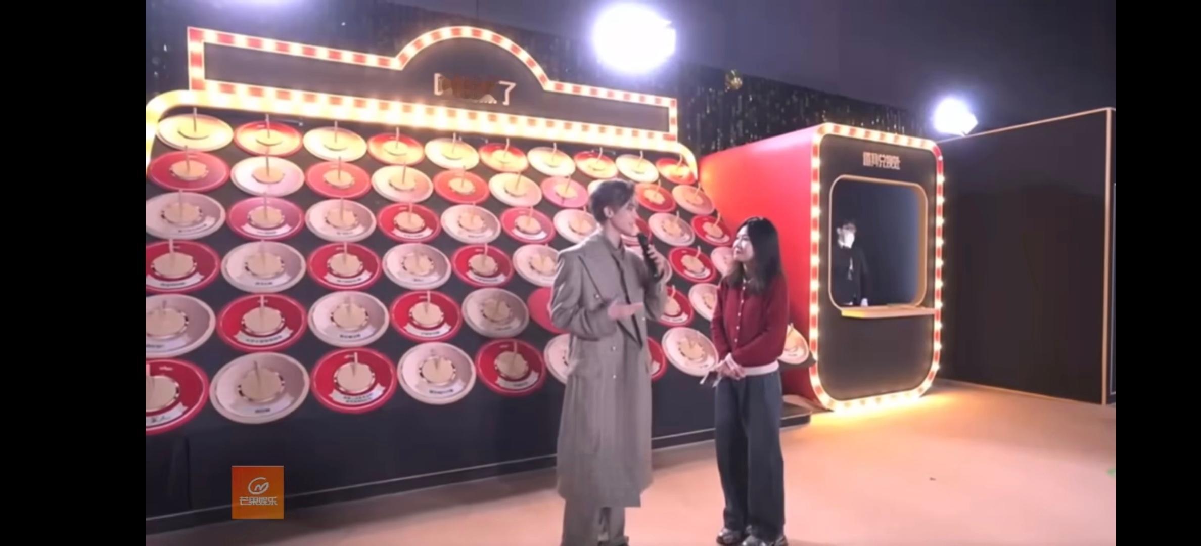 侯明昊抽到钢琴玩偶  侯明昊抽到宋轶送的饭盒  侯明昊这是什么欧皇手气！抽奖不仅