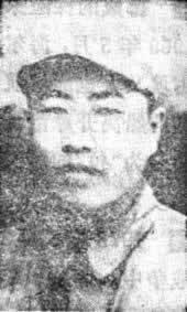 1948年5月25日，东北解放军班长董存瑞在热河隆化战斗中舍身炸碉堡。