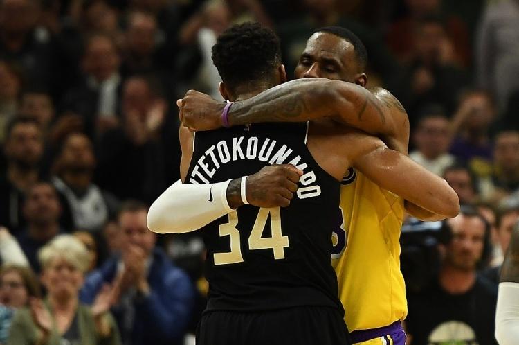 Shams：无论詹姆斯决定加盟其他队还是退役 湖人生涯都已临近终点
Shams：