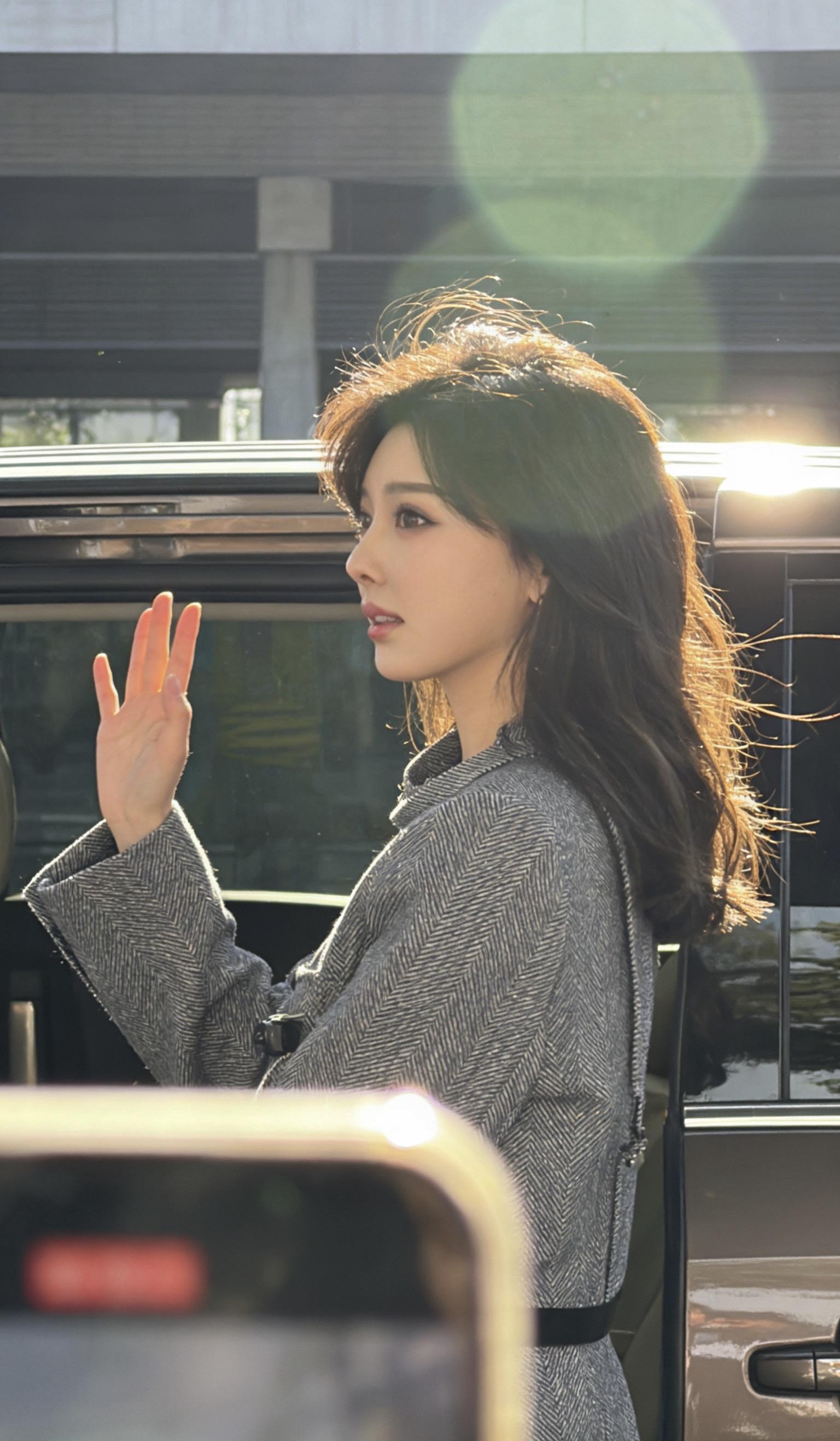 请保洁阿姨充当了我的站姐。