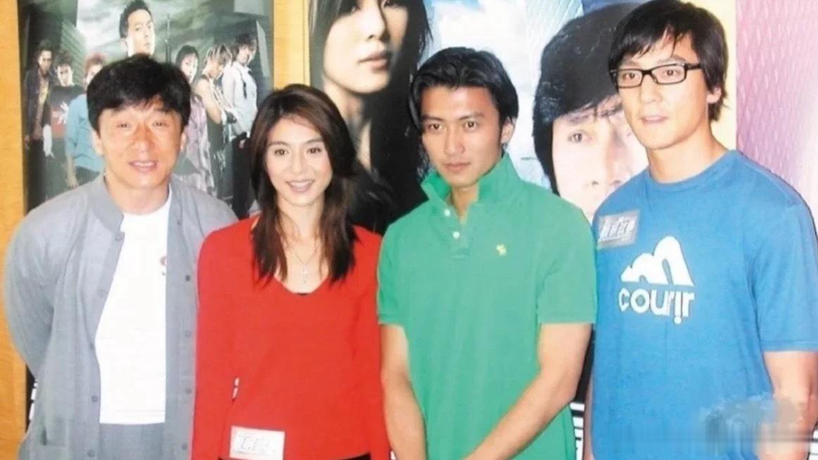 发现霆锋的卧蚕真的好明显好独特不笑的时候就很丰盈，而且也不是现在流行网红妆画出来