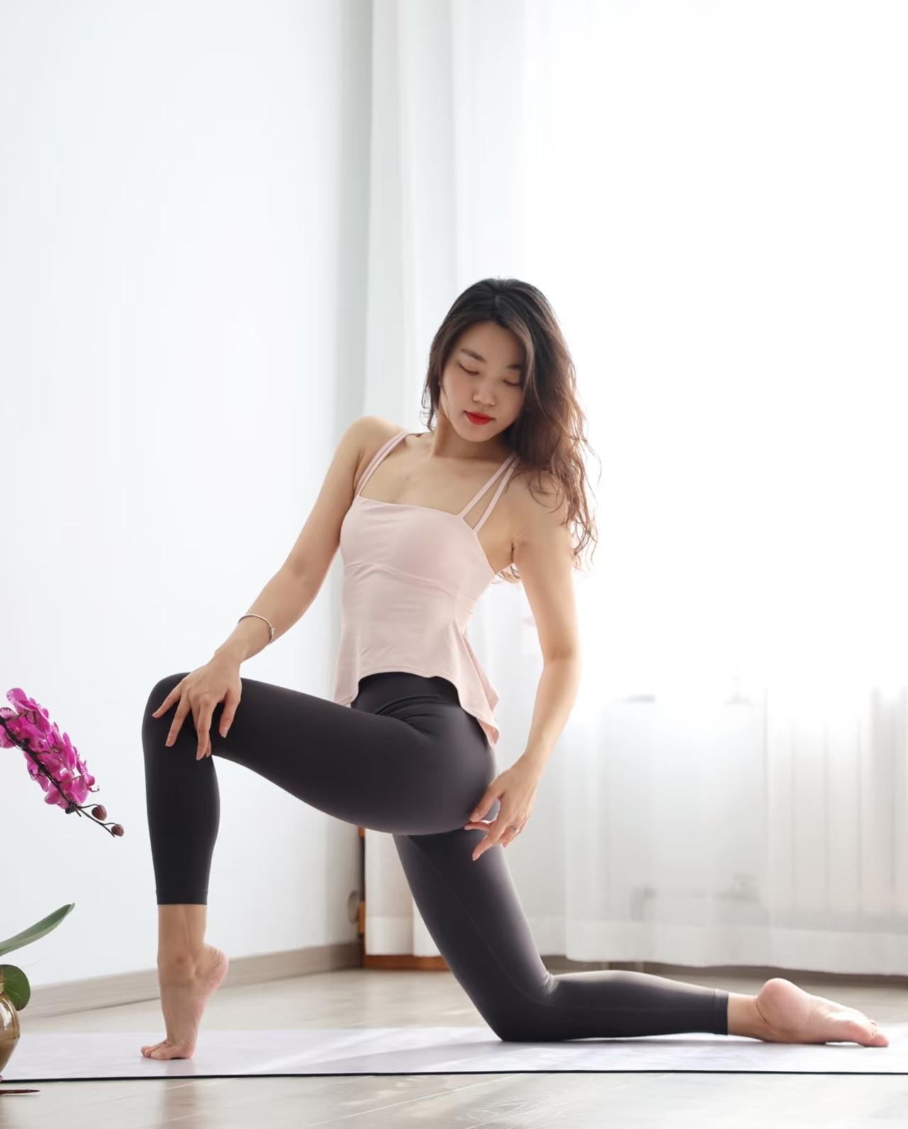 晴朗的你
 
生活总会有乌云，也总会有不期而遇的阳光。
那些情绪的阴霾、焦虑的碎