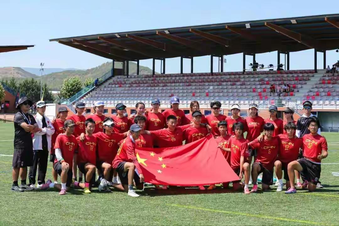 从成都出发，中国U20飞盘队在世界舞台上留下了闪亮的一笔。在西班牙洛格罗尼奥举行