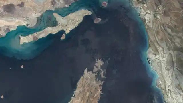 近段时间，霍尔木兹海峡区域主导格局迎来关键调整。伊朗与阿曼就海峡通航共建机制的谈
