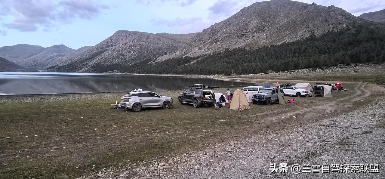 昨天开启兰雪自驾团“阿勒泰7日暑假畅游”，第一天就遇到一个小插曲，车钥匙被锁车里