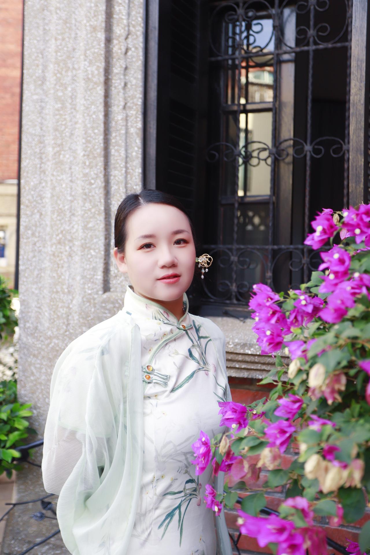 一个人可以学识不深、也可以不够出众，但一定要有爱人和表达爱的能力。

可以是语言