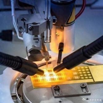 《北大连夜宣布好消息！攻克1纳米芯片技术，中国又“换道超车”》先把一个最容易混淆