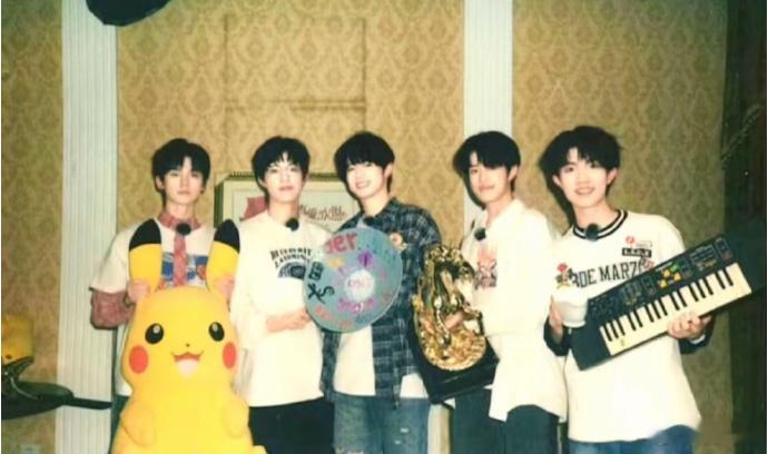 TOP登陆少年团新歌概念影像MVTOP登陆少年团放出新歌竞速游戏概念影像预热，酷