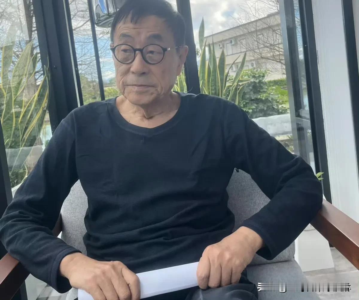 我记得刘家昌生前和他前妻还有孩子都有不少矛盾，双方甚至还吵到明面上了，好像是因为