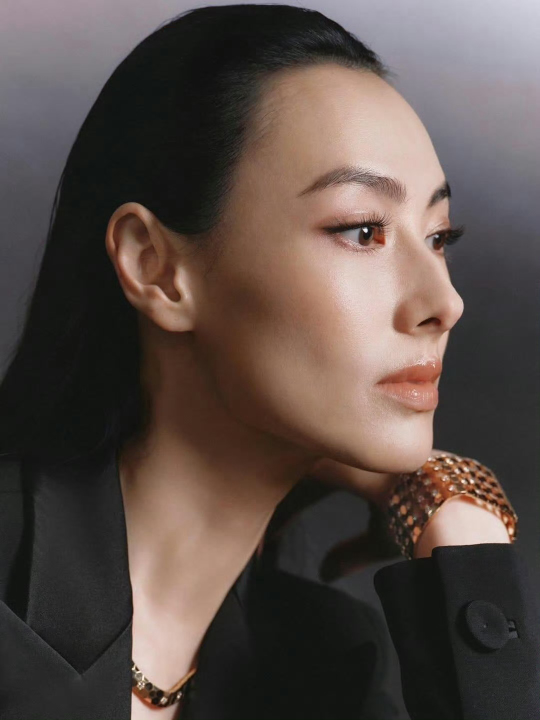 梁洛施 骨相绝杀区别于流水线皮相美女，梁洛施立体的面部骨架，造就了独一无二的高级