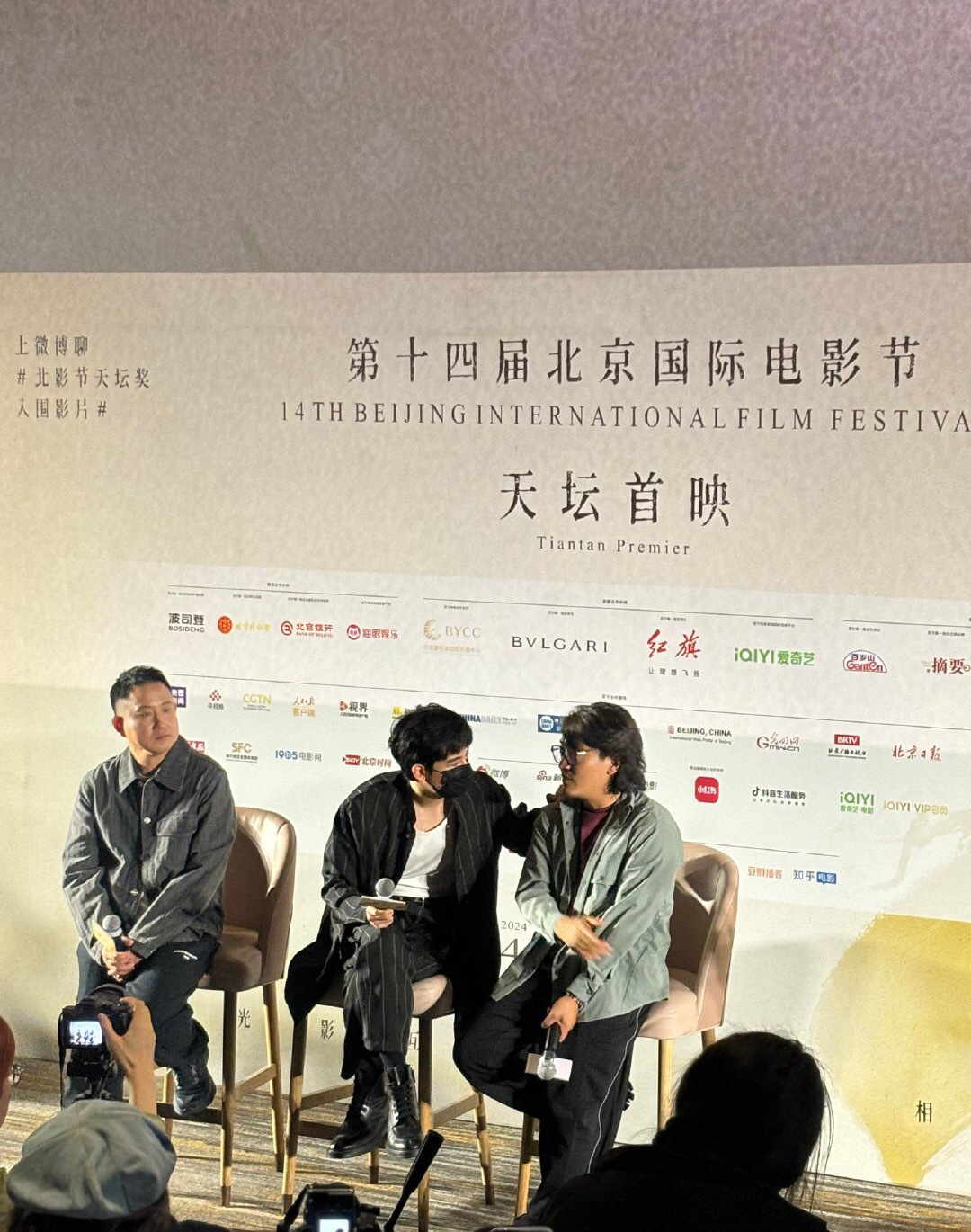 #胡先煦高烧40度出席首映礼#高烧到40度，还能保持这种活跃的状态，去参加首映礼
