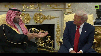 特朗普今天在白宫会见沙特王储的时候，还做出有点妖娆的动作，看样子特朗普是有些放飞