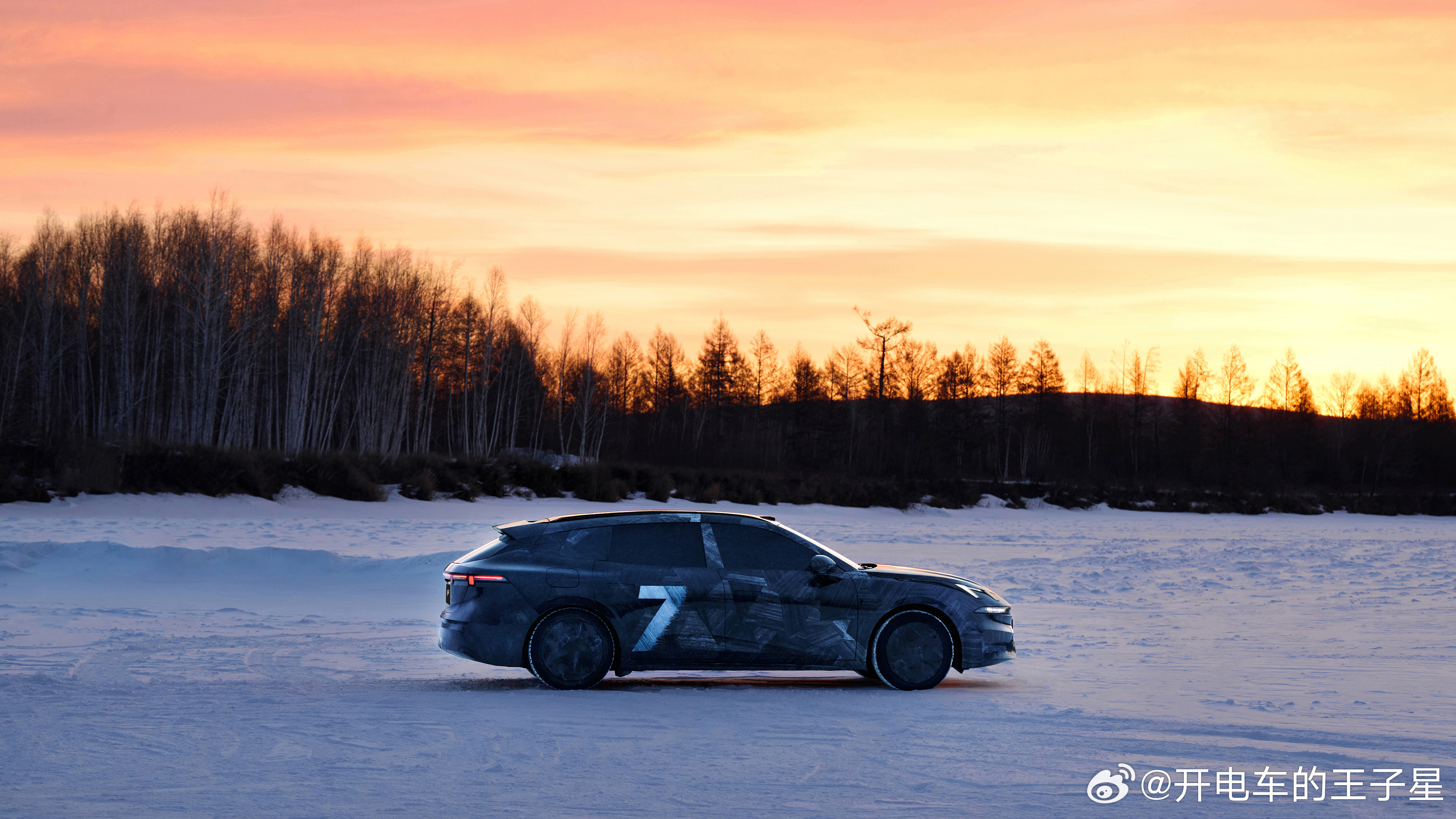 领克伪装车不装了谁撕了领克07GT伪装车衣大v聊车我和汽车的日常 什么叫向宽? 