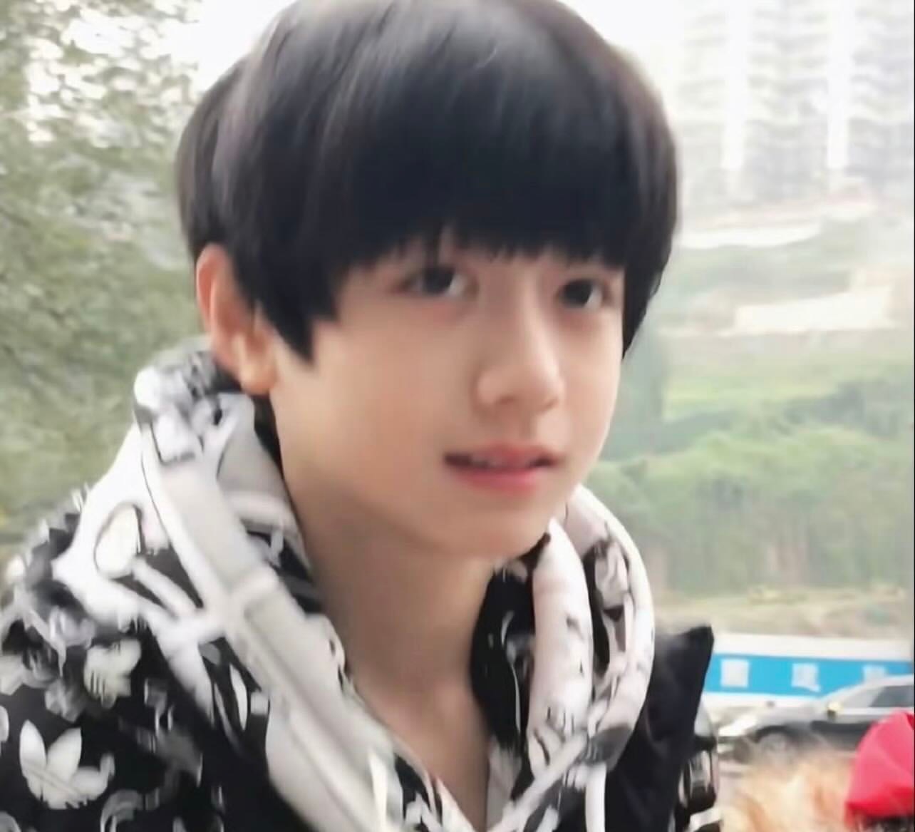 朱志鑫鑫鑫是小猫咪呀🥺💛 