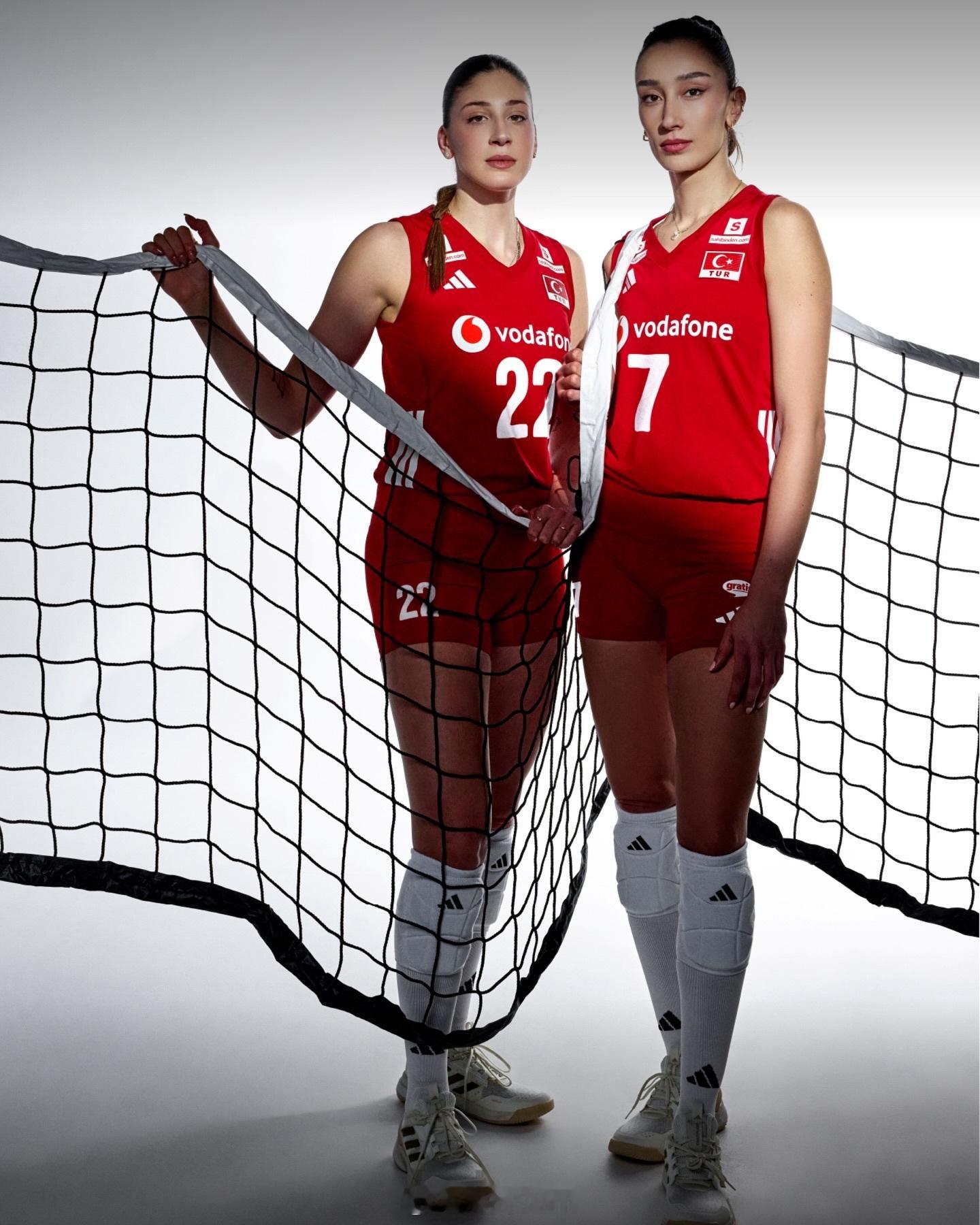 女排 土耳其🇹🇷新球衣，你更喜欢哪一款