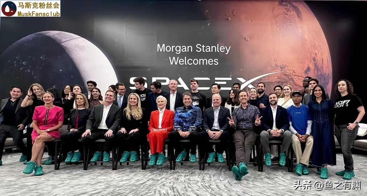 SpaceX上市，马斯克自己没工夫去，因为忙着生宝宝，但其他高管都去了，齐刷刷的
