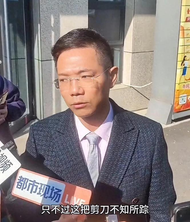 一条狗
闹出一条人命！
让人可怜又可气！

申某某被狗咬后。
发生冲突。
摸到刀