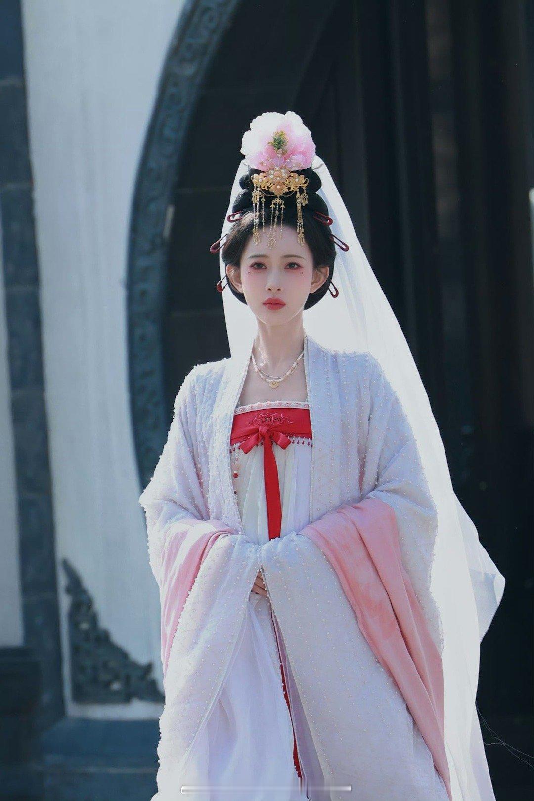 孟子义《尚公主》暮晚摇路透图，是神女吧！！