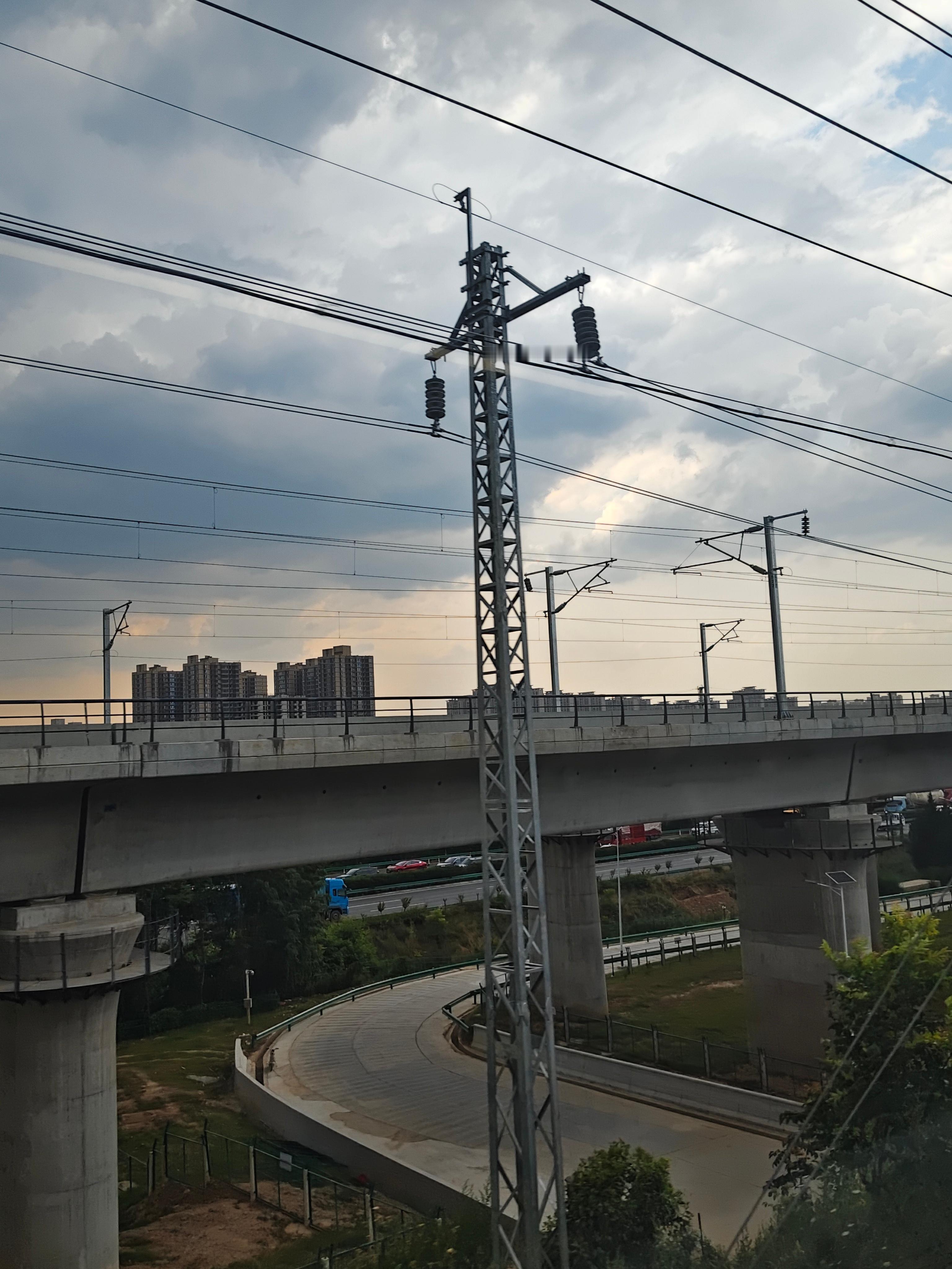 去学校领毕业证 