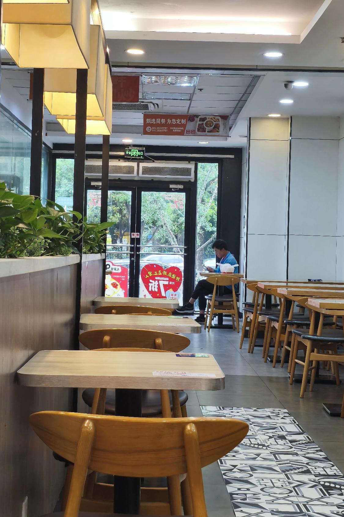 生活中赶路并非越快越好，就像移动云AI精准把握方向才能绘出绝美新图景，我们也得找