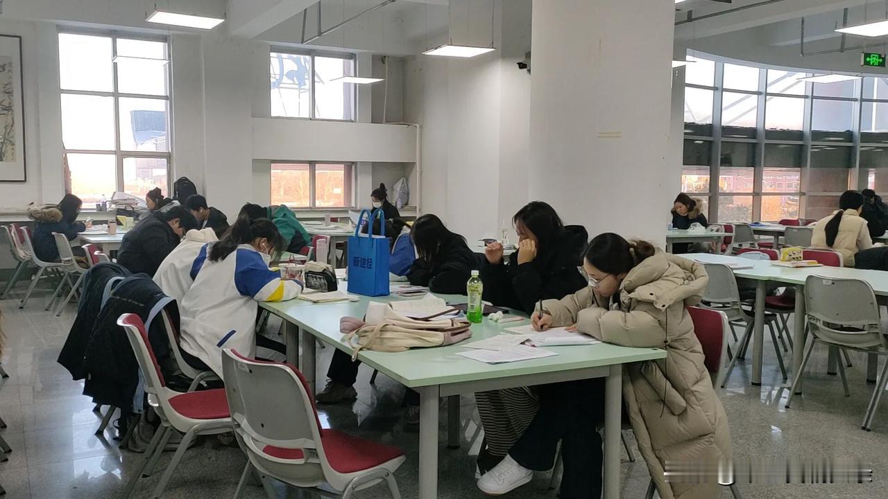 今天研考。学子们，为你们祝福。几年前，我家兽兽参加研考，一夜没睡在学习，早上还让