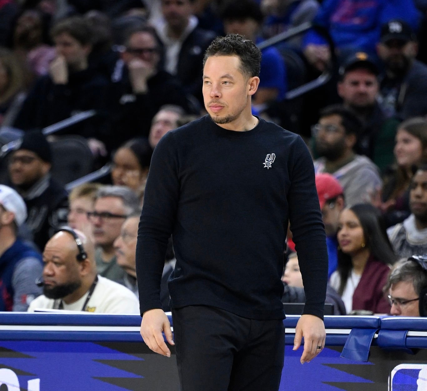 马刺主教练米奇赛后谈到球队在季后赛经验不足“我们承认缺乏经验，因为这是事实，我们