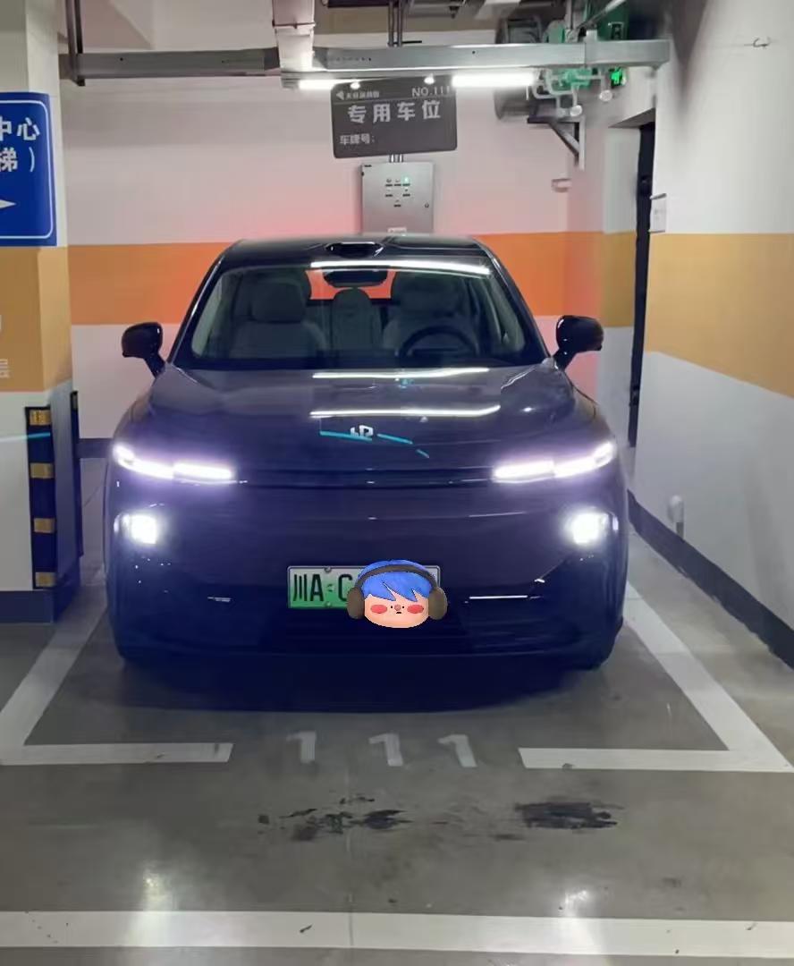 作为B10的首批车主，现在已经开了一年多了，说实话这车优点和小问题都有，今天聚焦