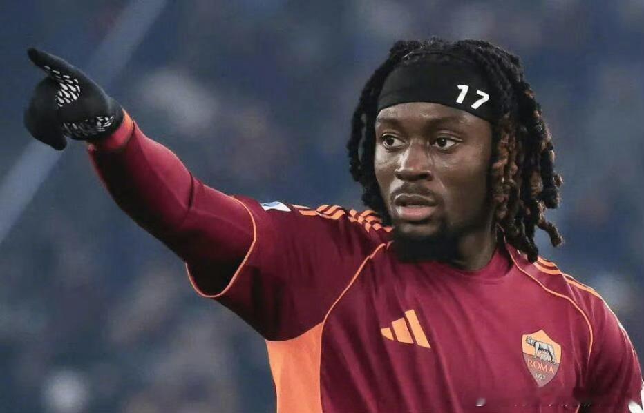 法国媒体Foot Mercato撰写关于罗马中场科内未加盟切尔西的内幕。福法纳的