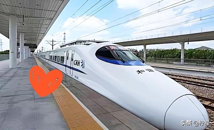 被儿子的一句话扎心破防了[捂脸]
坐高铁，乘务员问我儿子几岁，我突然脑子短路，转