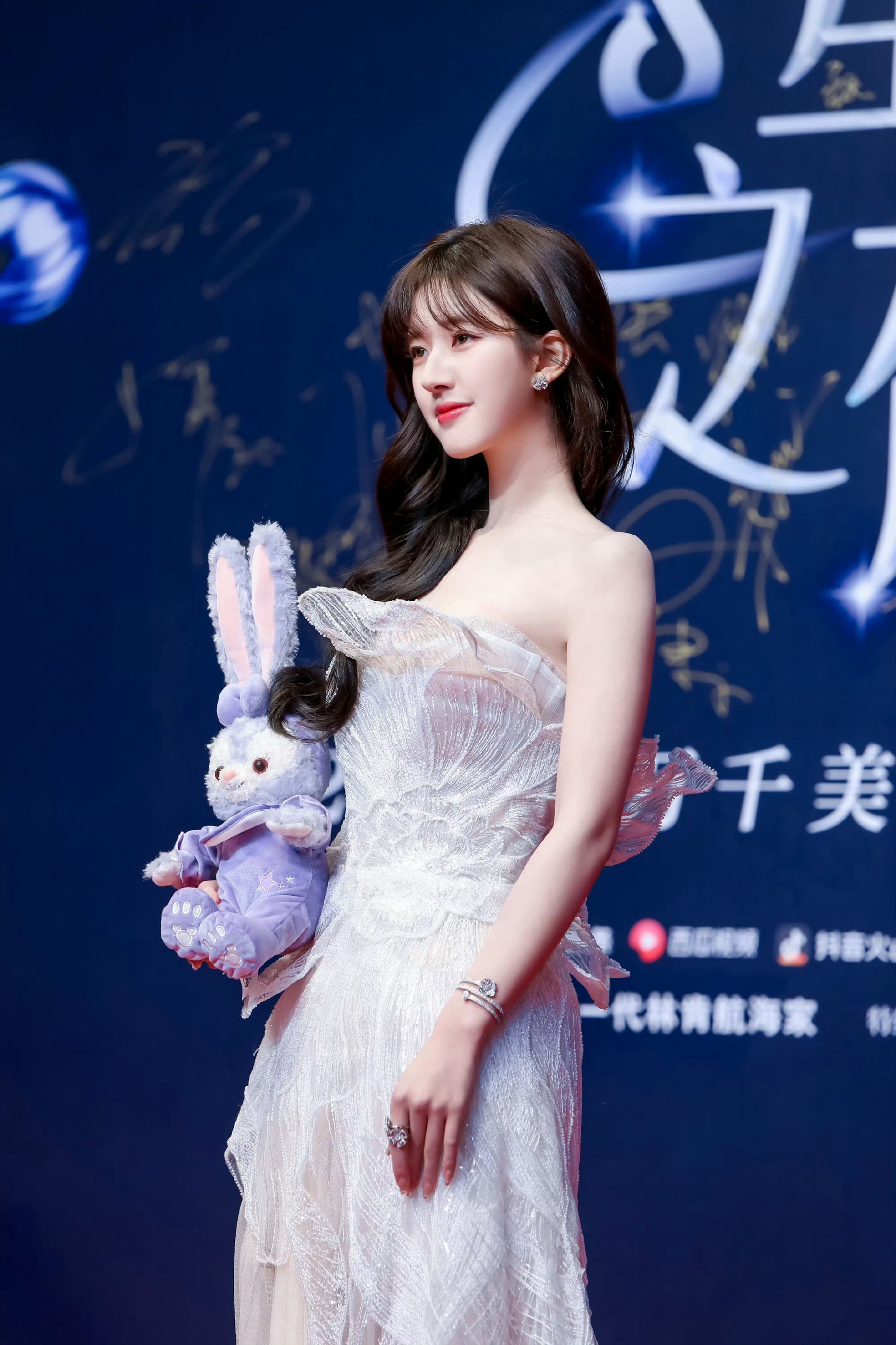 赵露思 zls赵露思许我耀眼 zls赵露思许妍 𝙈𝙮 𝙨𝙝𝙖𝙙𝙤?